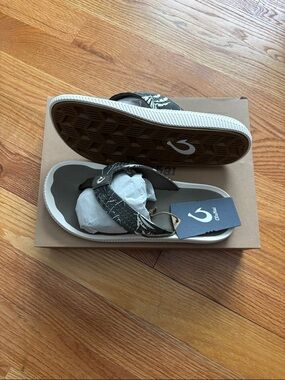 OluKai Men's Olive Green Patterned Kea Thong Sandal